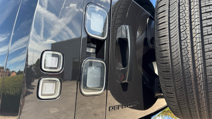 Land Rover Defender 3.0 D250 X-Dynamic SE 110 5dr Auto Diesel Estate - Image 19